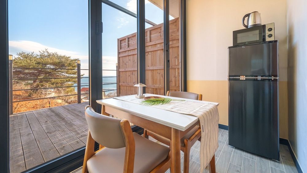 Namhae Onview Pension Basic Room, 1 Bedroom (202) 5