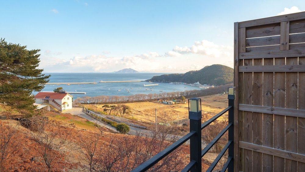 Namhae Onview Pension Basic Room, 1 Bedroom (202) 8