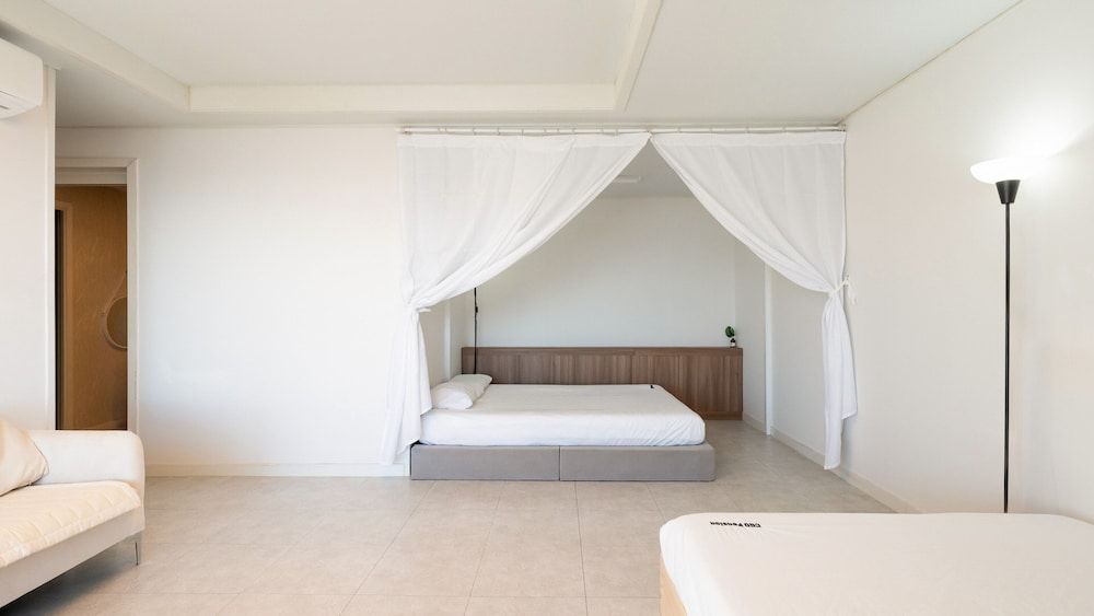 Jangsuri Pension in Yeosu Basic Room, 2 Bedrooms (Ocean View A101 (Pool Villa)) 4