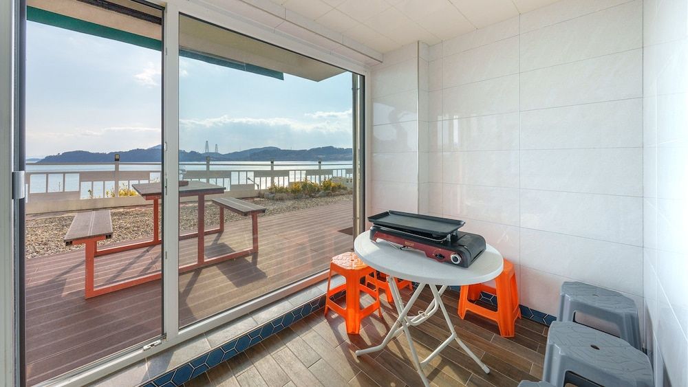 Jangsuri Pension in Yeosu Basic Room, 2 Bedrooms (Ocean View A101 (Pool Villa)) 7