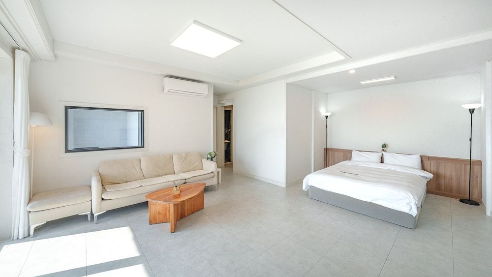 Jangsuri Pension in Yeosu Basic Room, 2 Bedrooms (Ocean View A101 (Pool Villa))