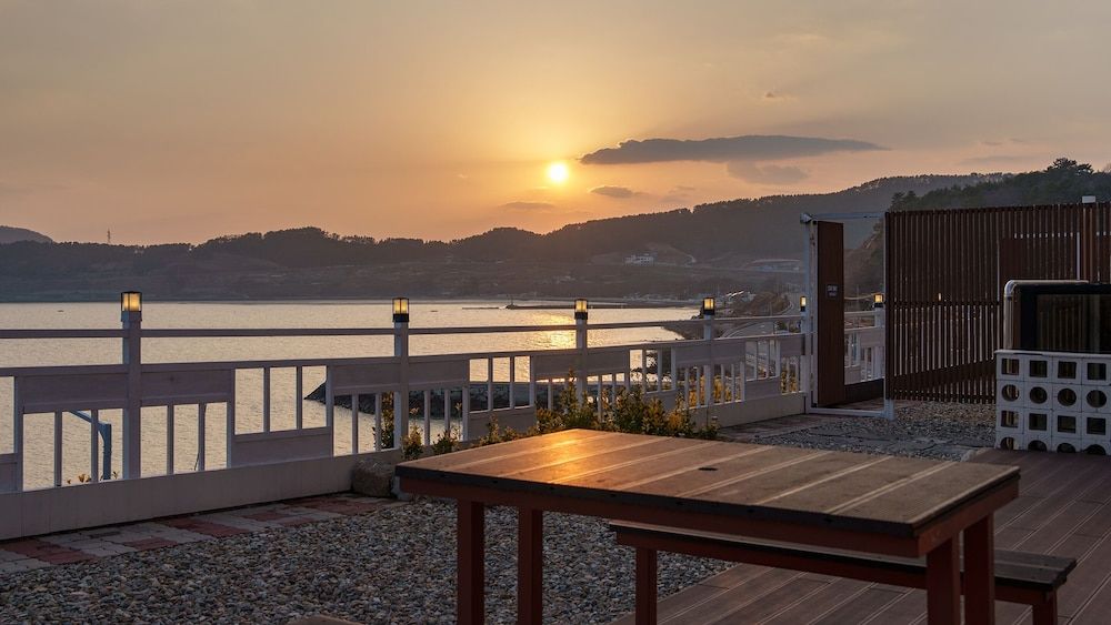 Jangsuri Pension in Yeosu Basic Room, 2 Bedrooms (Ocean View A101 (Pool Villa)) 9