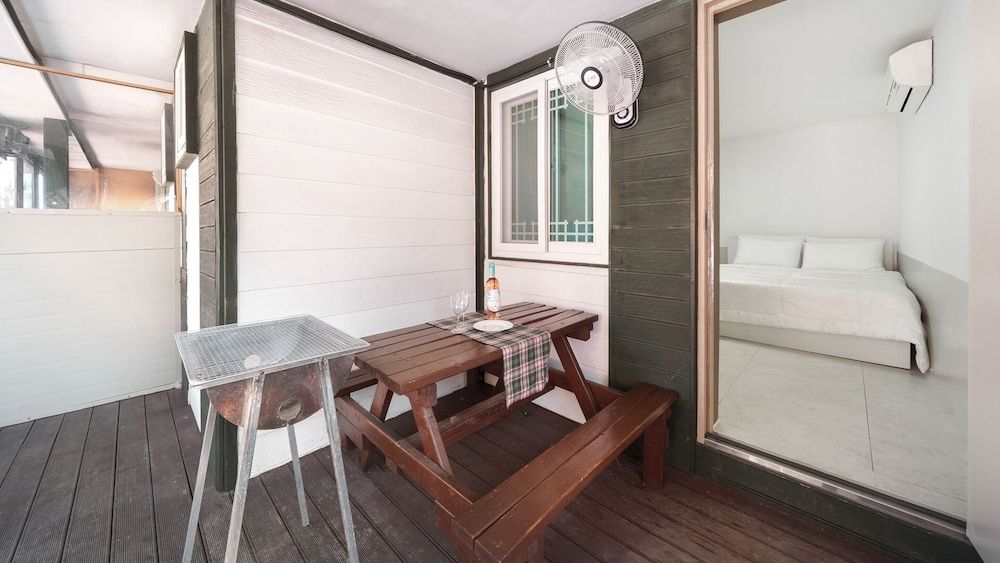Gapyeong Venezia Dog Pension Basic Room, 1 Bedroom (Emerald (Dog-friendly / Private BBQ)) 4