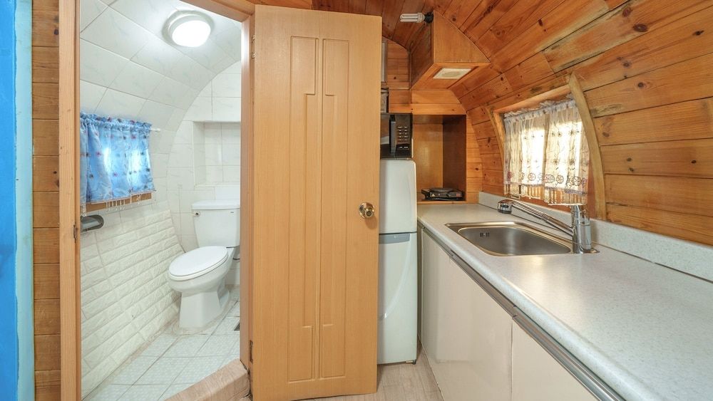 Gapyeong Venezia Dog Pension Basic Room, 1 Bedroom (Aquamari (Dog-friendly / Private BBQ)) 5