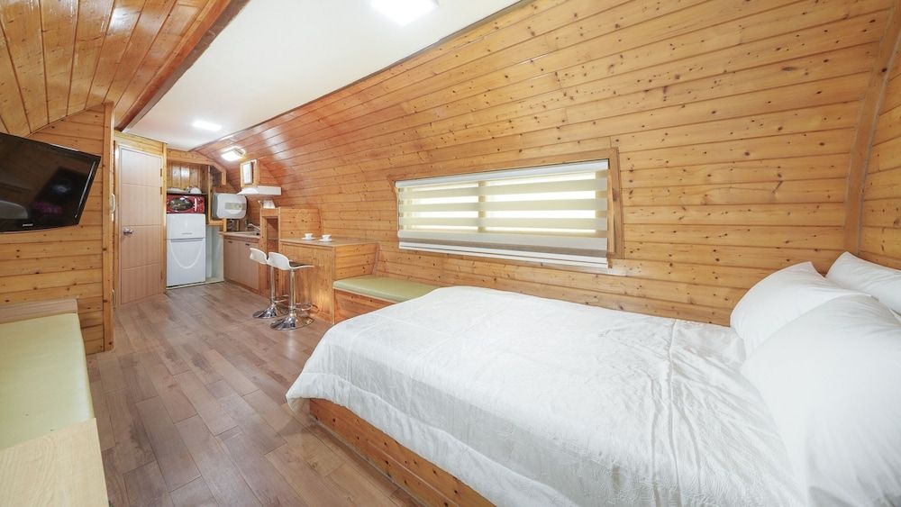 Gapyeong Venezia Dog Pension Basic Room, 1 Bedroom (Red Bery (Dog-friendly / Private BBQ))