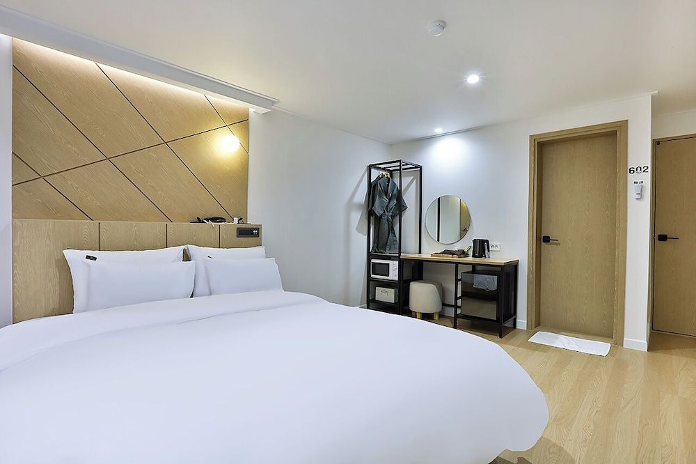 Brown Dot Hotel Gumi Okgye Branch Classic Double Room, City View 2