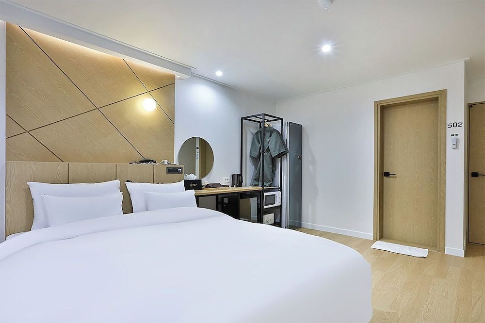 Brown Dot Hotel Gumi Okgye Branch Superior Double Room 2