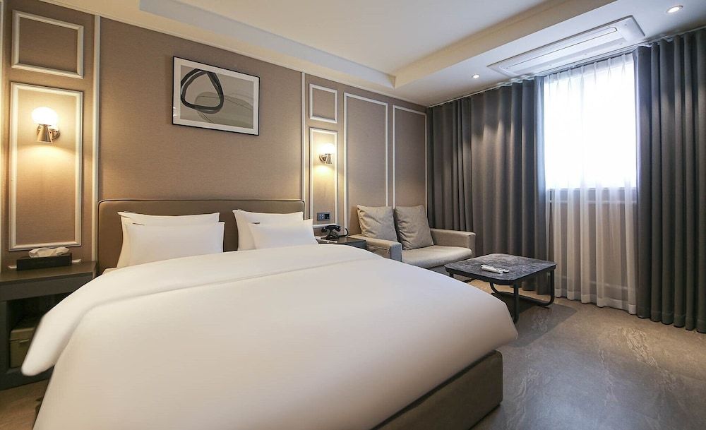 Chungju Browndot Cityhall Superior Double Room 4