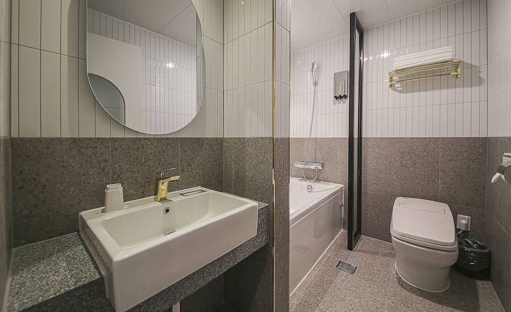 Chungju Browndot Cityhall Superior Double Room 7
