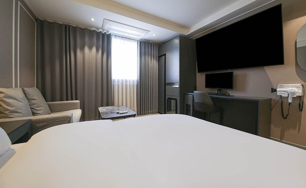 Chungju Browndot Cityhall Superior Double Room 8
