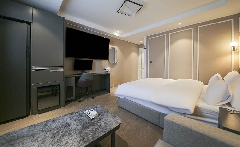 Chungju Browndot Cityhall Superior Double Room 2