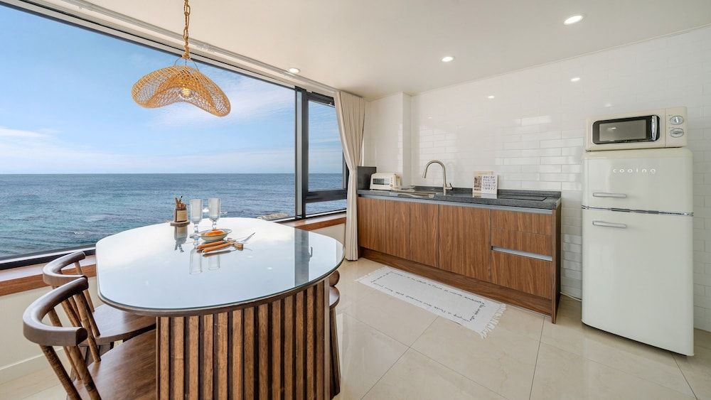 Donghae Il Mare Pension Basic Room, 1 Bedroom (Room 301 (Panorama View/Private BBQ)) 3