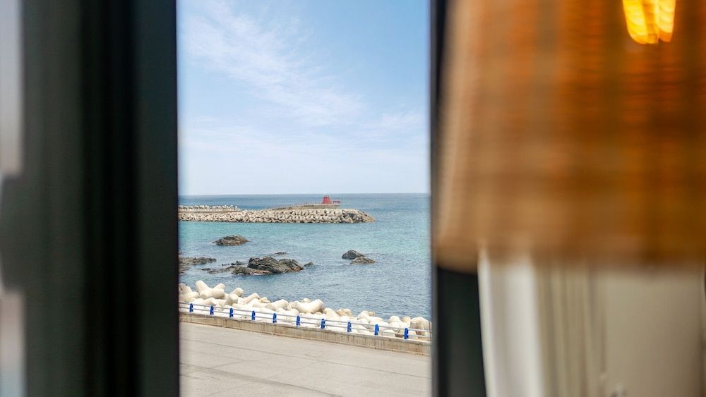 Donghae Il Mare Pension Basic Room, 1 Bedroom (Room 302(Half Ocean View/Private BBQ)) 4