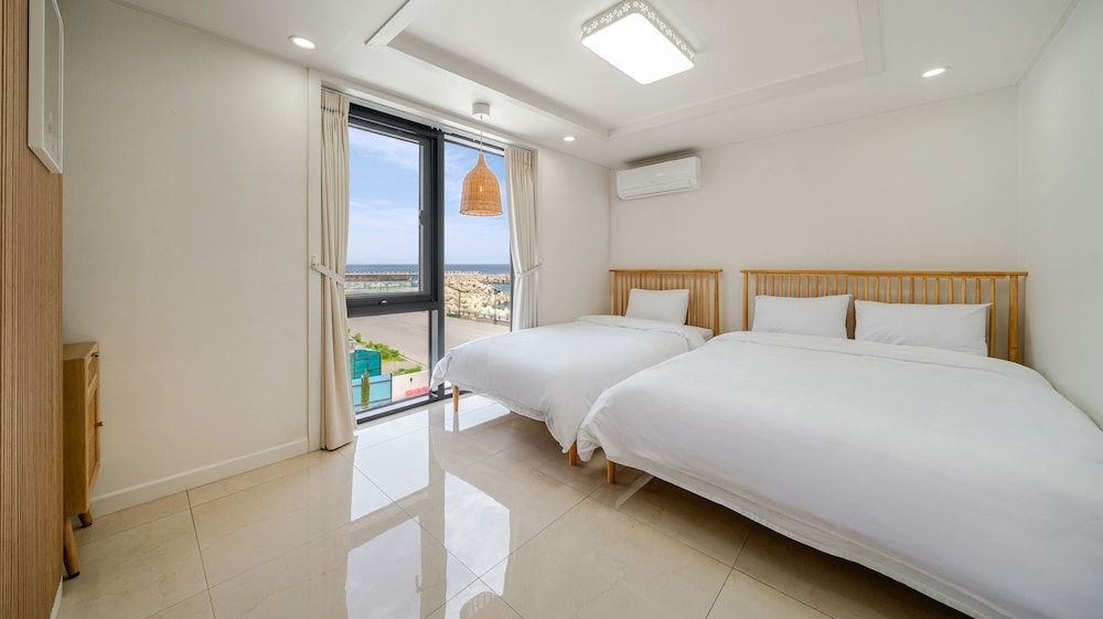 Donghae Il Mare Pension Basic Room, 1 Bedroom (Room 302(Half Ocean View/Private BBQ)) 3