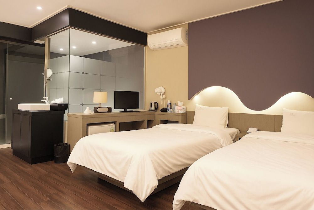 Modern Hotel CABIN A (TWIN BED) 2