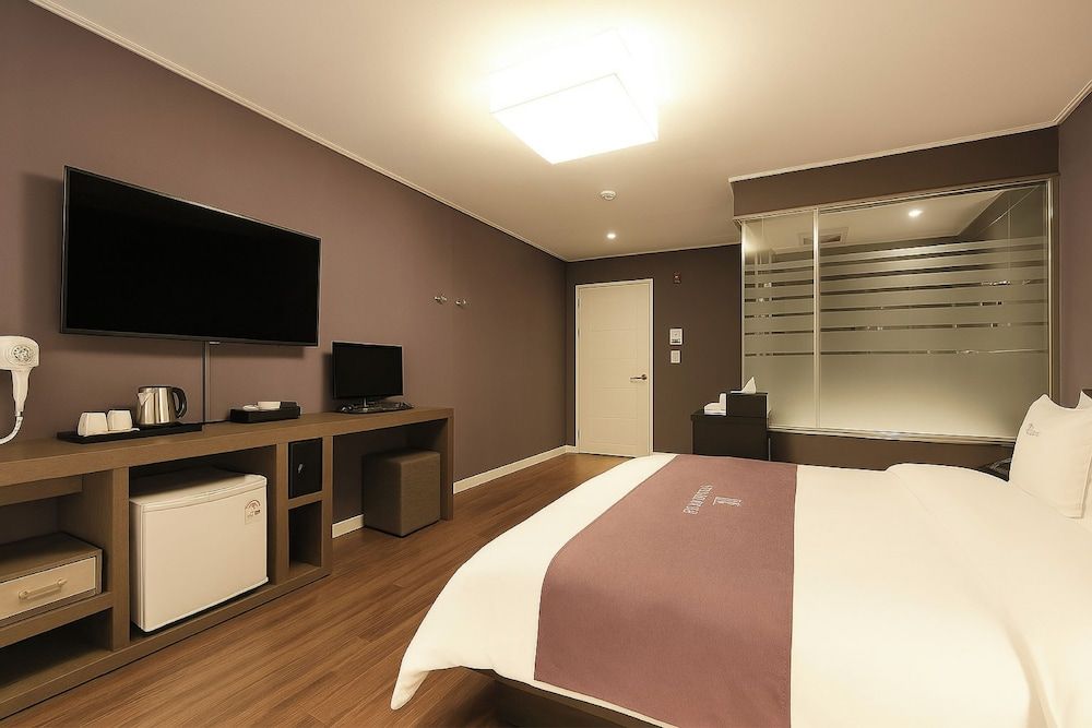 Modern Hotel CABIN E (STANDARD, 65TV+OTT)