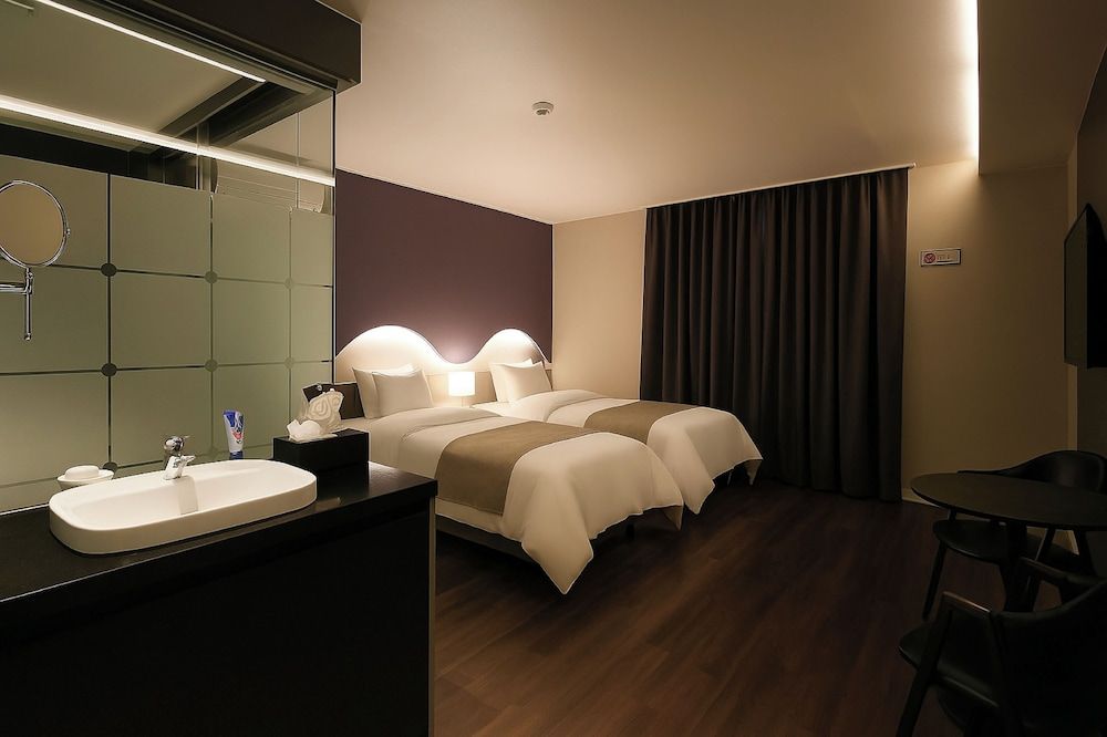 Modern Hotel CABIN A (TWIN BED) 6