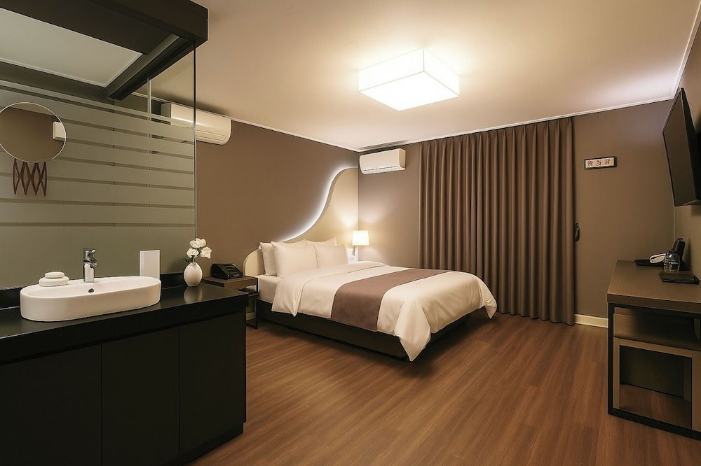 Modern Hotel CABIN E (STANDARD, 65TV+OTT) 2