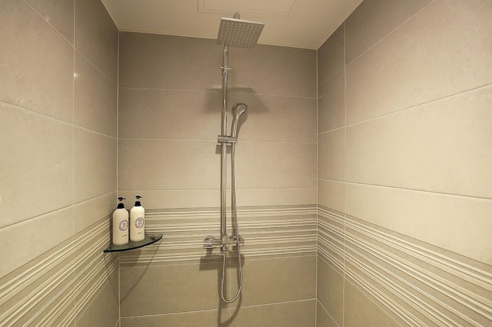 Modern Hotel CABIN A (TWIN BED) 10