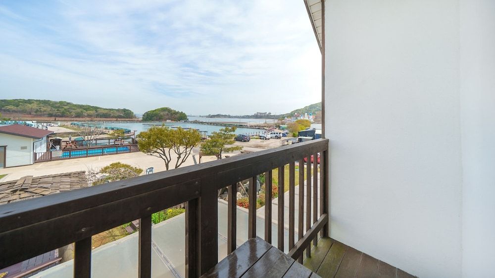 Daebudo Sketch Pension Basic Room, 3 Bedrooms (Pencil 5 (Mountain View / BBQ)) 3