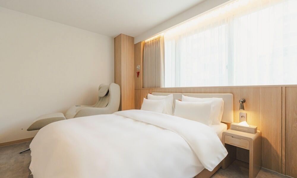 Cheonan Buldang Hound Hotel Superior Double Room 3