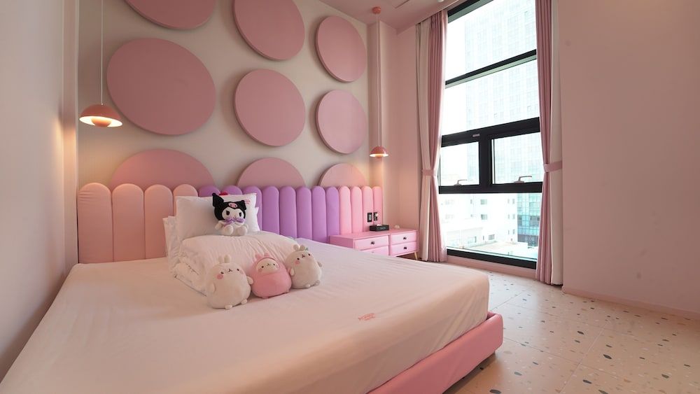 BUSAN ALMOND KIDS POOL VILLA NAMPO Kids Pink Room