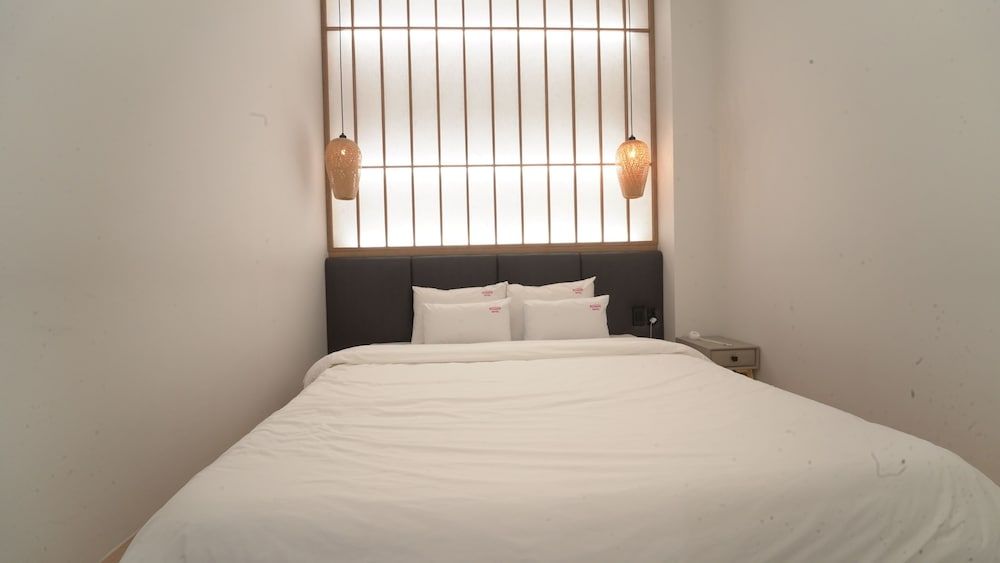 BUSAN ALMOND KIDS POOL VILLA NAMPO City White Room