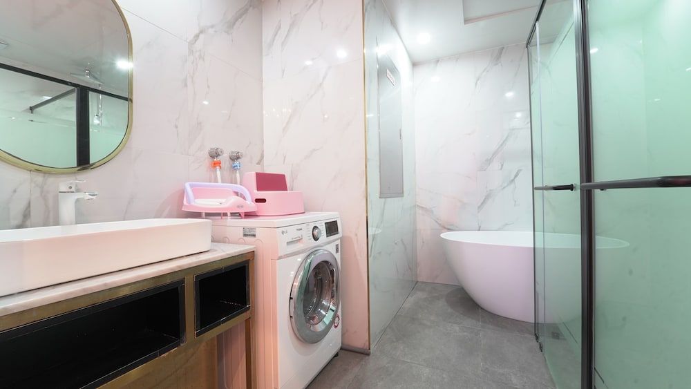 BUSAN ALMOND KIDS POOL VILLA NAMPO Kids Pink Room 2