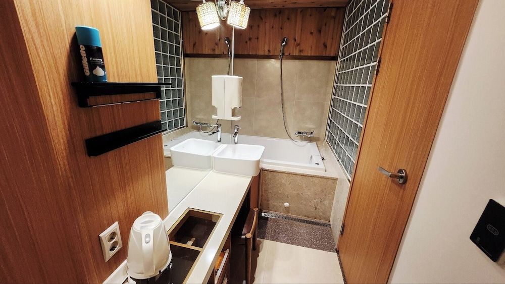 Polo Hotel Deluxe Double Room, City View 11