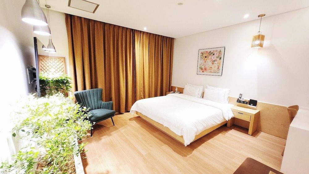 Polo Hotel Deluxe Double Room, City View 6