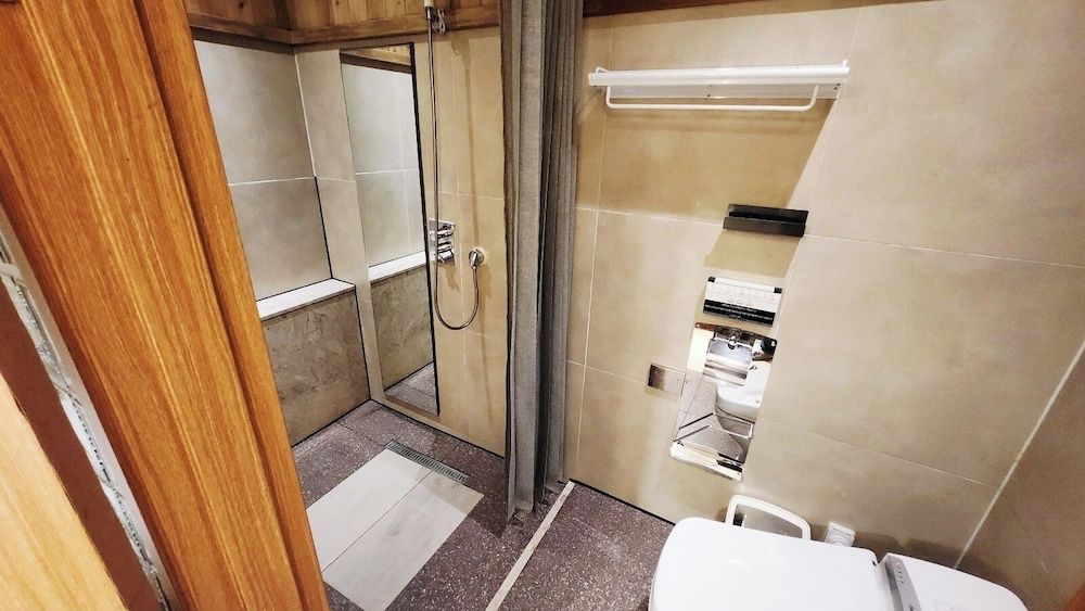 Polo Hotel Deluxe Double Room, City View 10