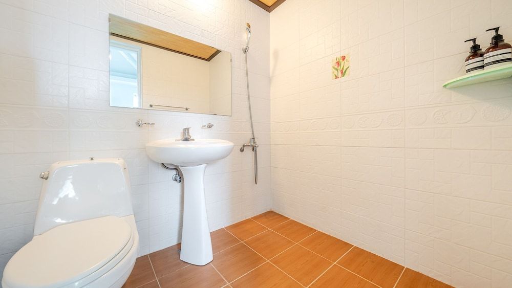 Anmyeon-do Ssong Pension Basic Room, 1 Bedroom (Ship's horn) 6