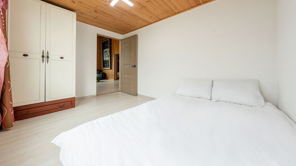 Gapyeong Windmill Pension Basic Room, 4 Bedrooms (Brown (Group Building))