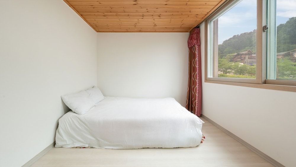 Gapyeong Windmill Pension Basic Room, 4 Bedrooms (Brown (Group Building)) 2