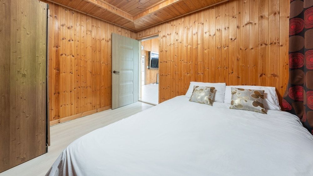 Gapyeong Windmill Pension Basic Room, 4 Bedrooms (Brown (Group Building)) 3