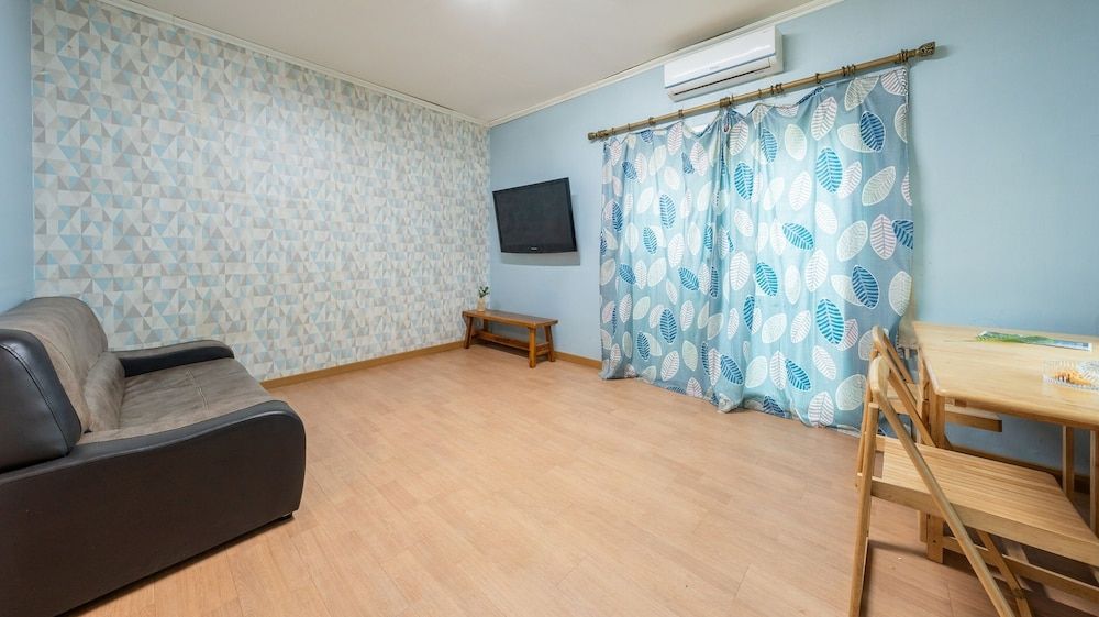 Gapyeong Windmill Pension Basic Room, 2 Bedrooms (White (Annex Building)) 8