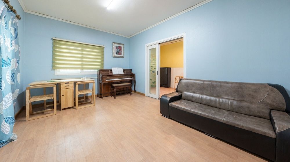 Gapyeong Windmill Pension Basic Room, 2 Bedrooms (White (Annex Building)) 7