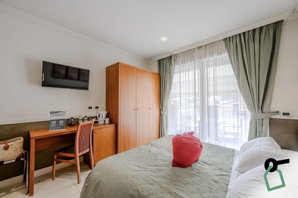Hotiday Room Collection - Alassio Centro Superior Double Room, Sea View 2