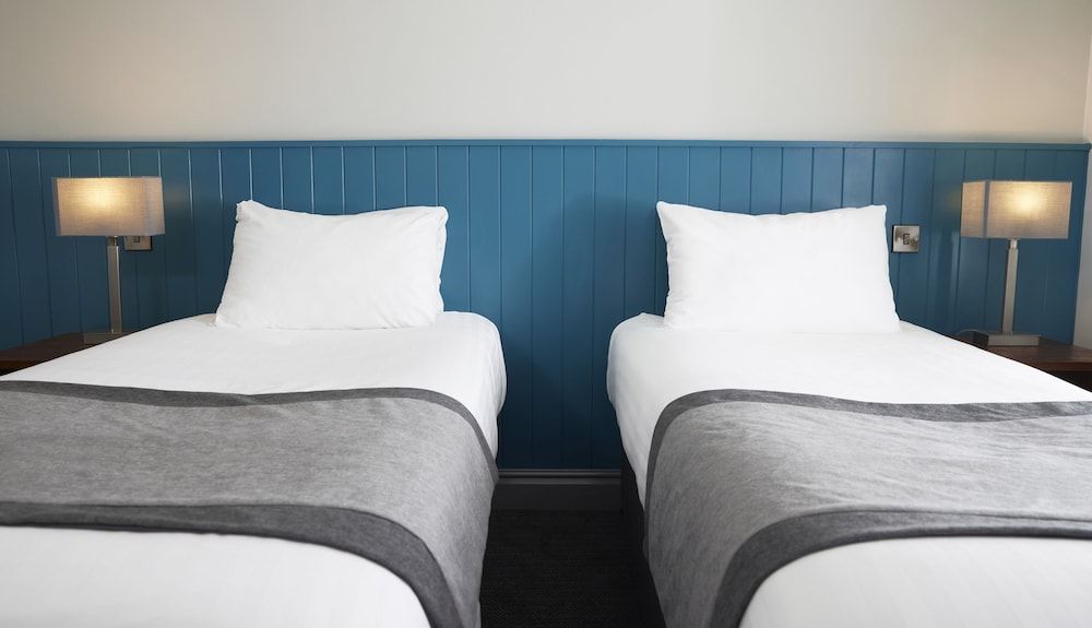 Highwayman Hotel Standard Twin Room 2