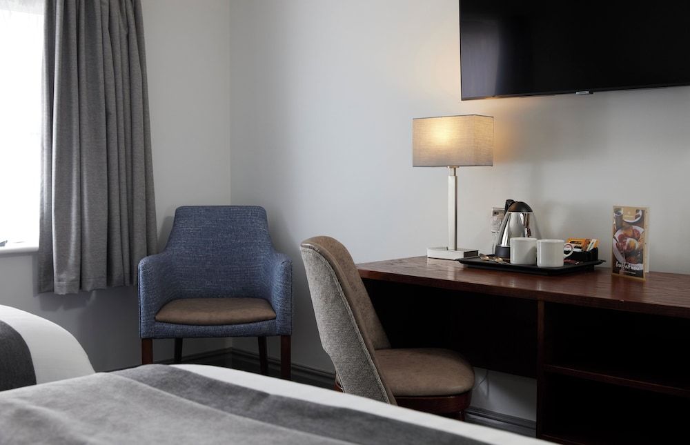 Highwayman Hotel Standard Twin Room 6