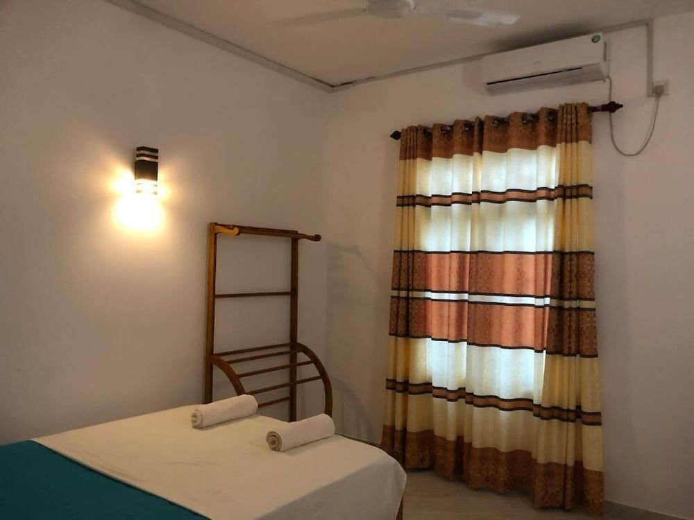 Standard Room, 1 Queen Bed