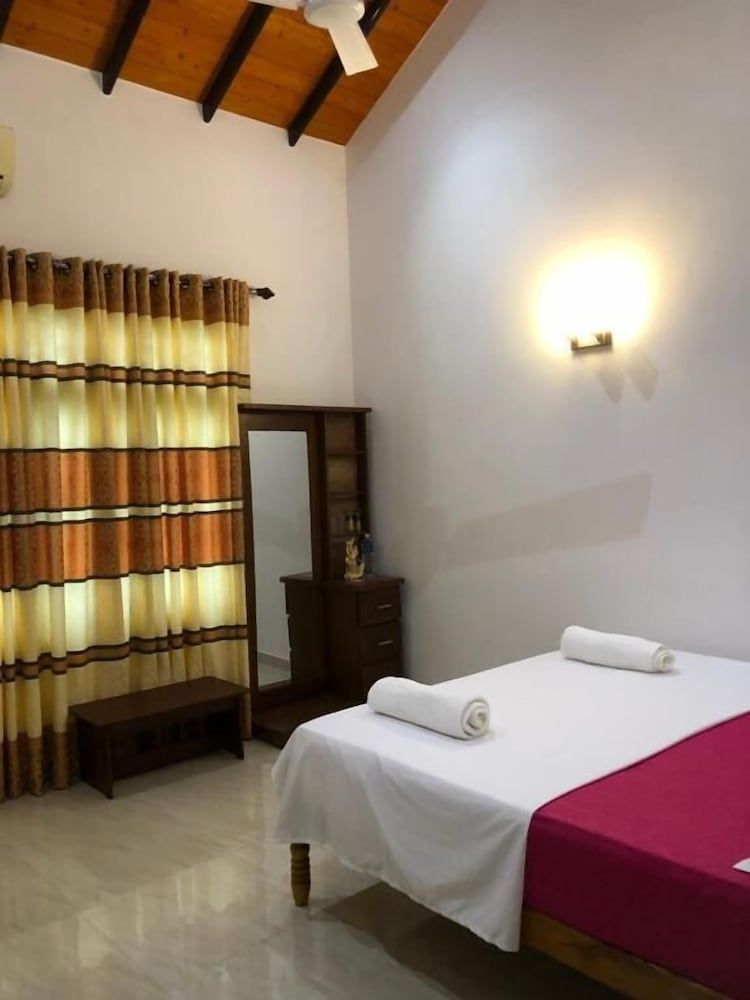 Standard Room, 1 Queen Bed