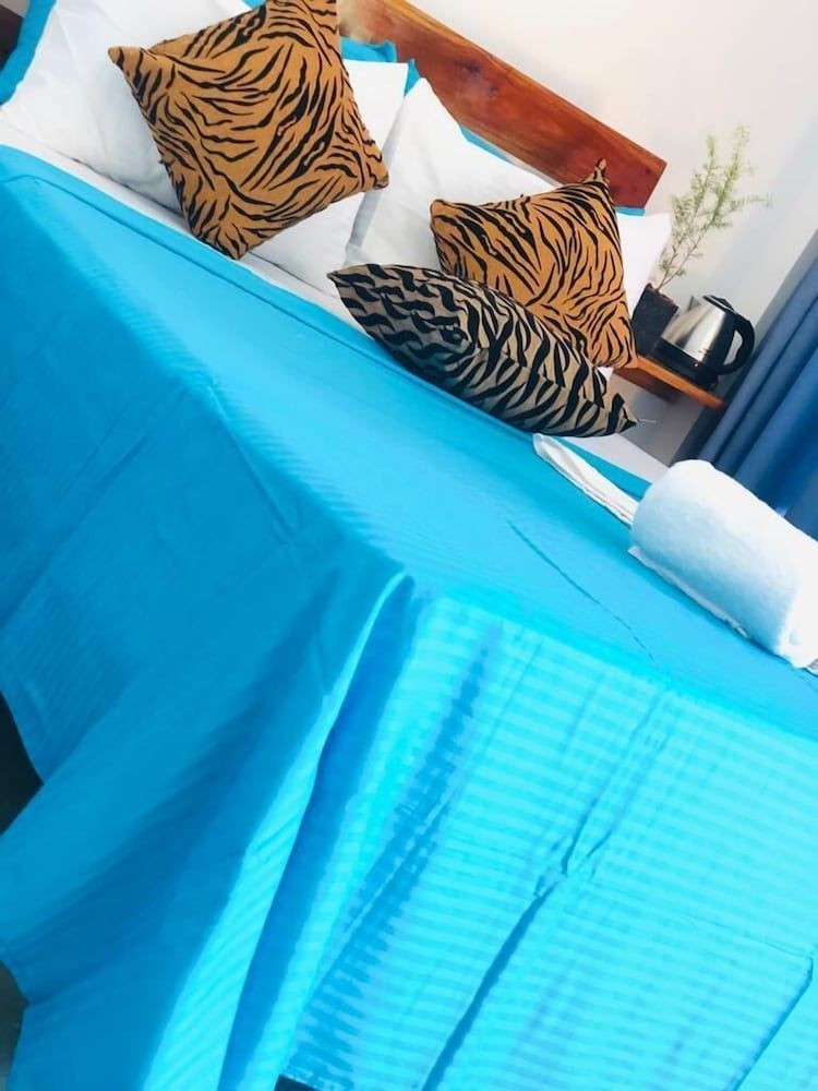 Lily Resort Udawalawe Deluxe Quadruple Room 4