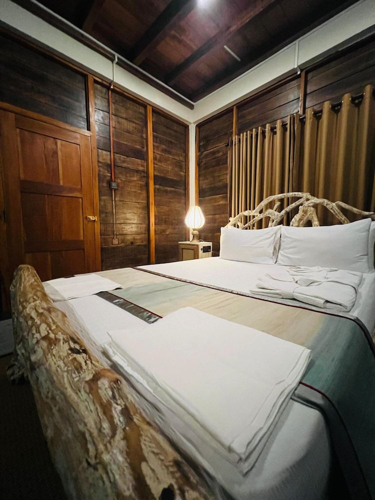 Sigiri Vananthara Deluxe Double Room 7