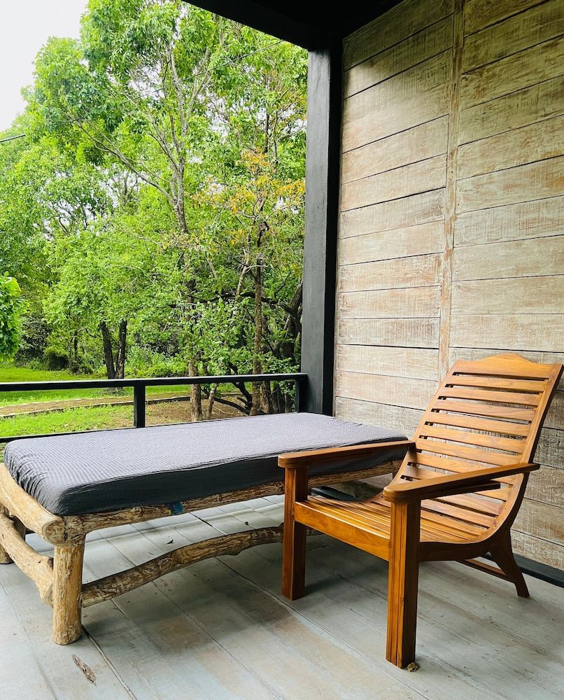 Sigiri Vananthara Deluxe Double Room 18