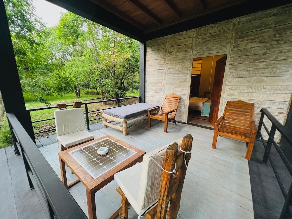 Sigiri Vananthara Deluxe Double Room 17