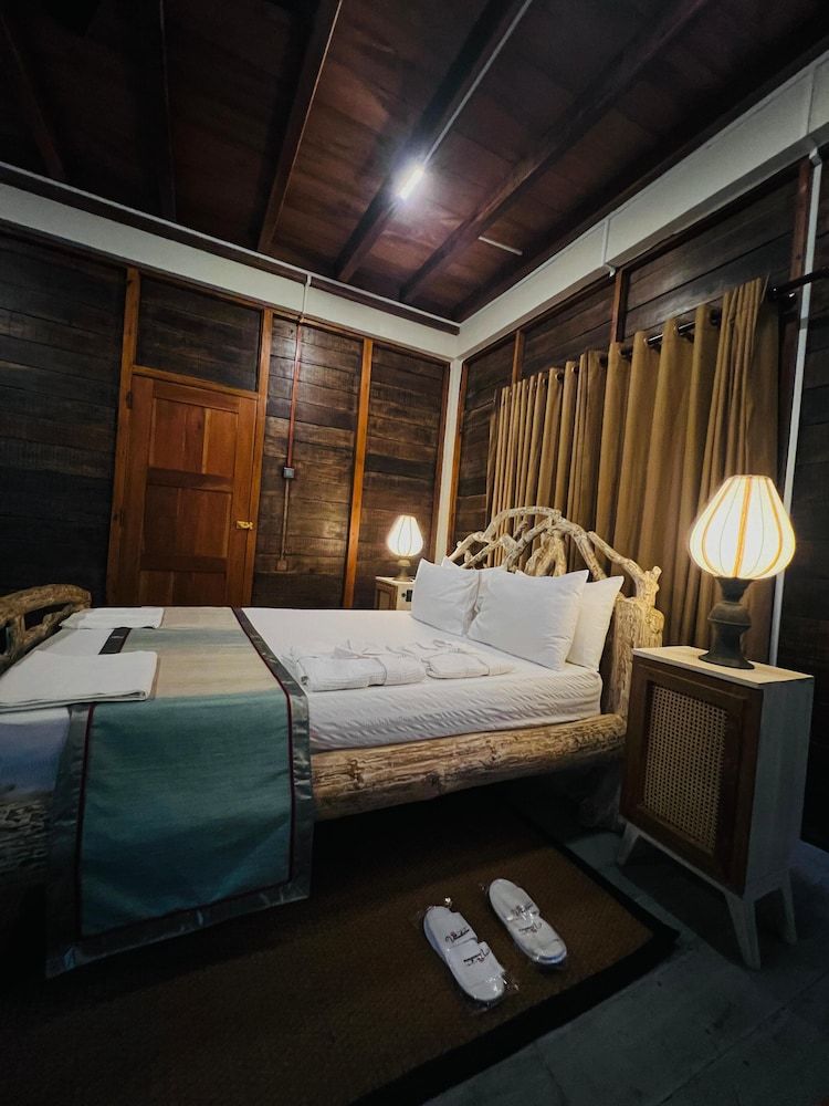 Sigiri Vananthara Deluxe Double Room 5