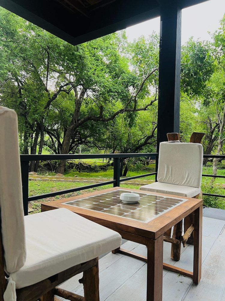 Sigiri Vananthara Deluxe Double Room 16