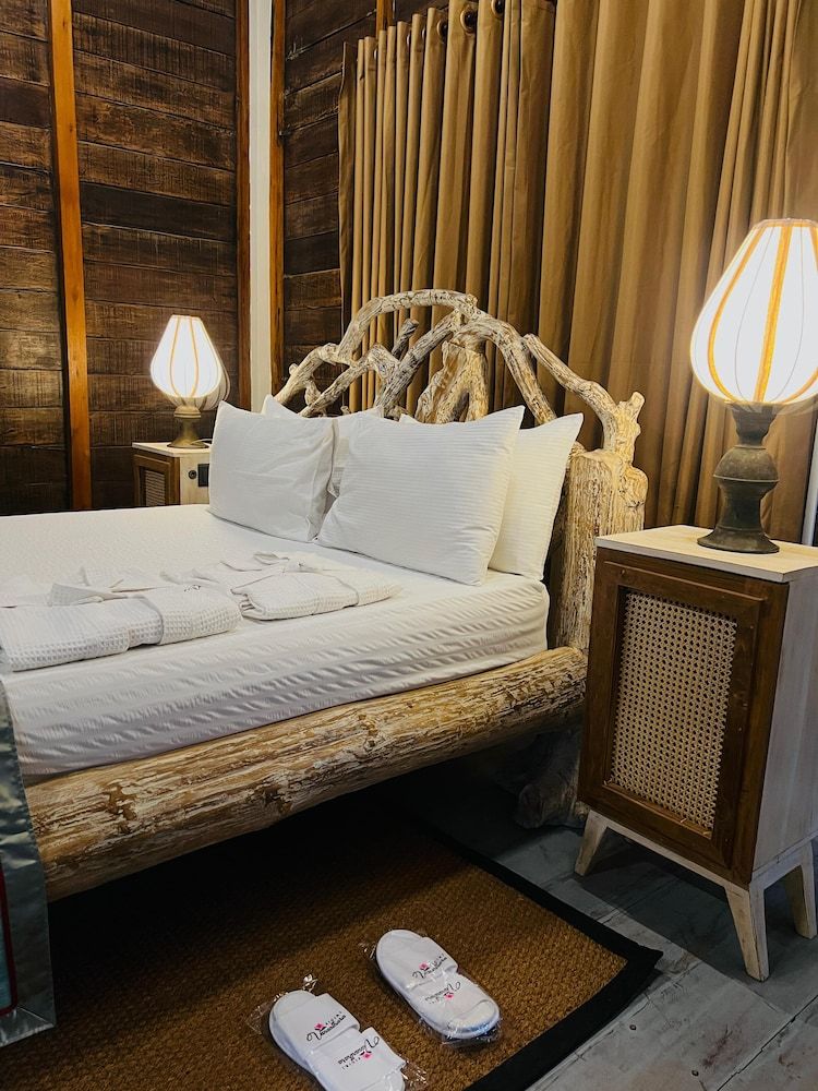 Sigiri Vananthara Deluxe Double Room 14