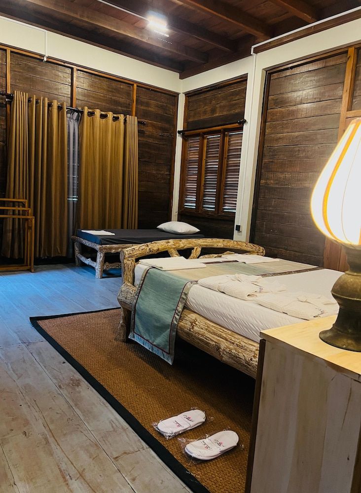 Sigiri Vananthara Deluxe Double Room 12